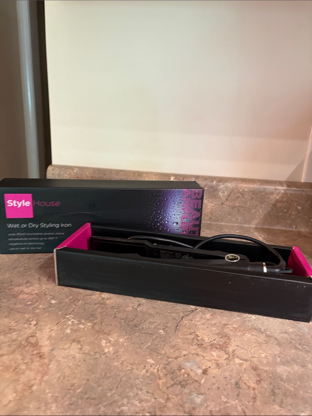 Style House Pink & Black Wet or Dry Hair Straightener